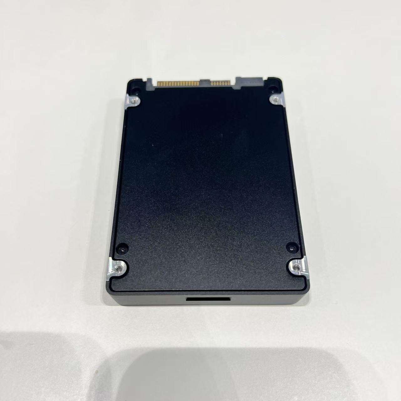 DELL EMC 118000865 PM1643a MZILT15THALA-00AC9 118000865 005053570 SAS 12Gbps 15.36TB 2.5inch SSD Hard Drive