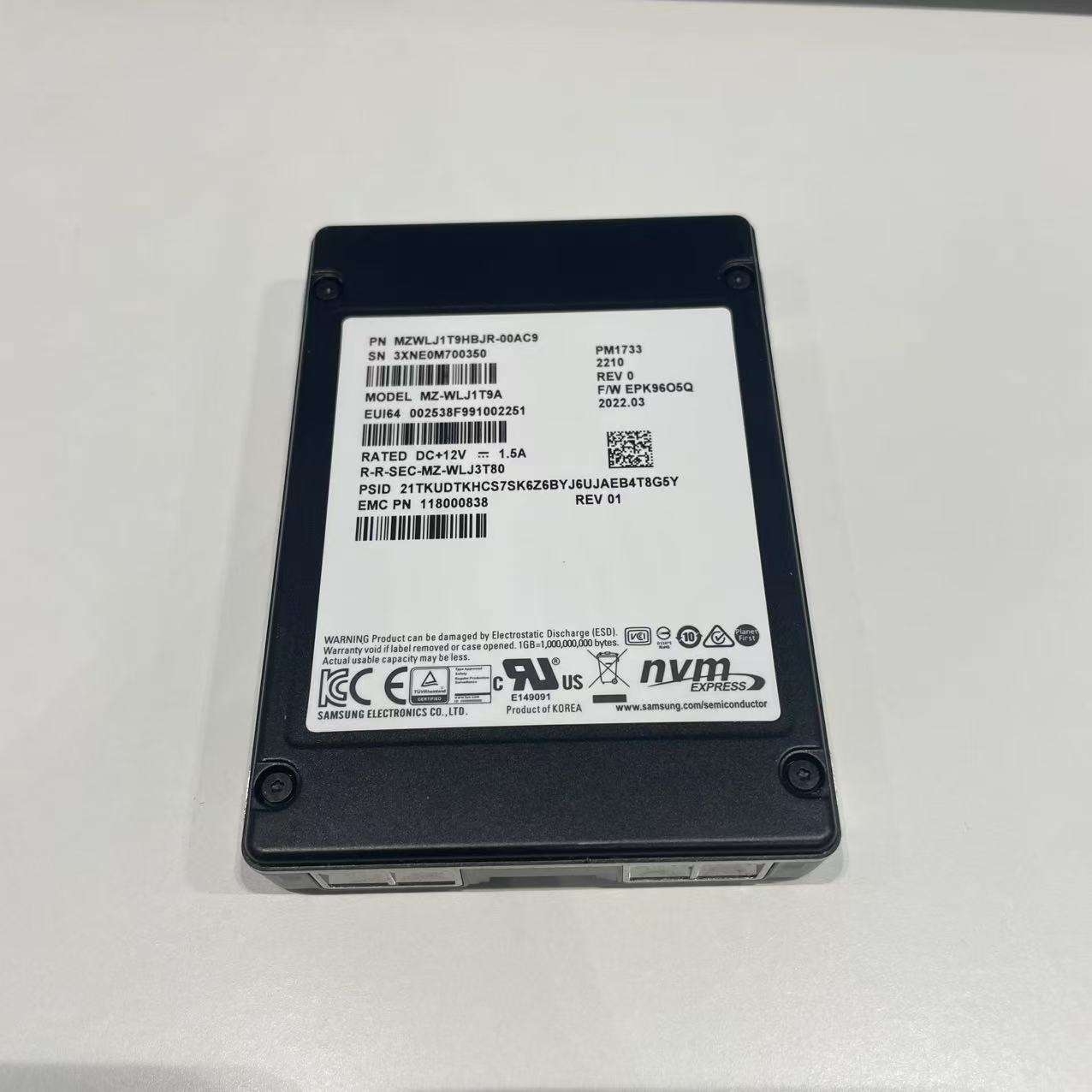 EMC 118000838 PM1733 MZWLJ1T9HBJR-00AC9 MZ-WLK1T9A 1.9TB SSD NEMe Hard Drive